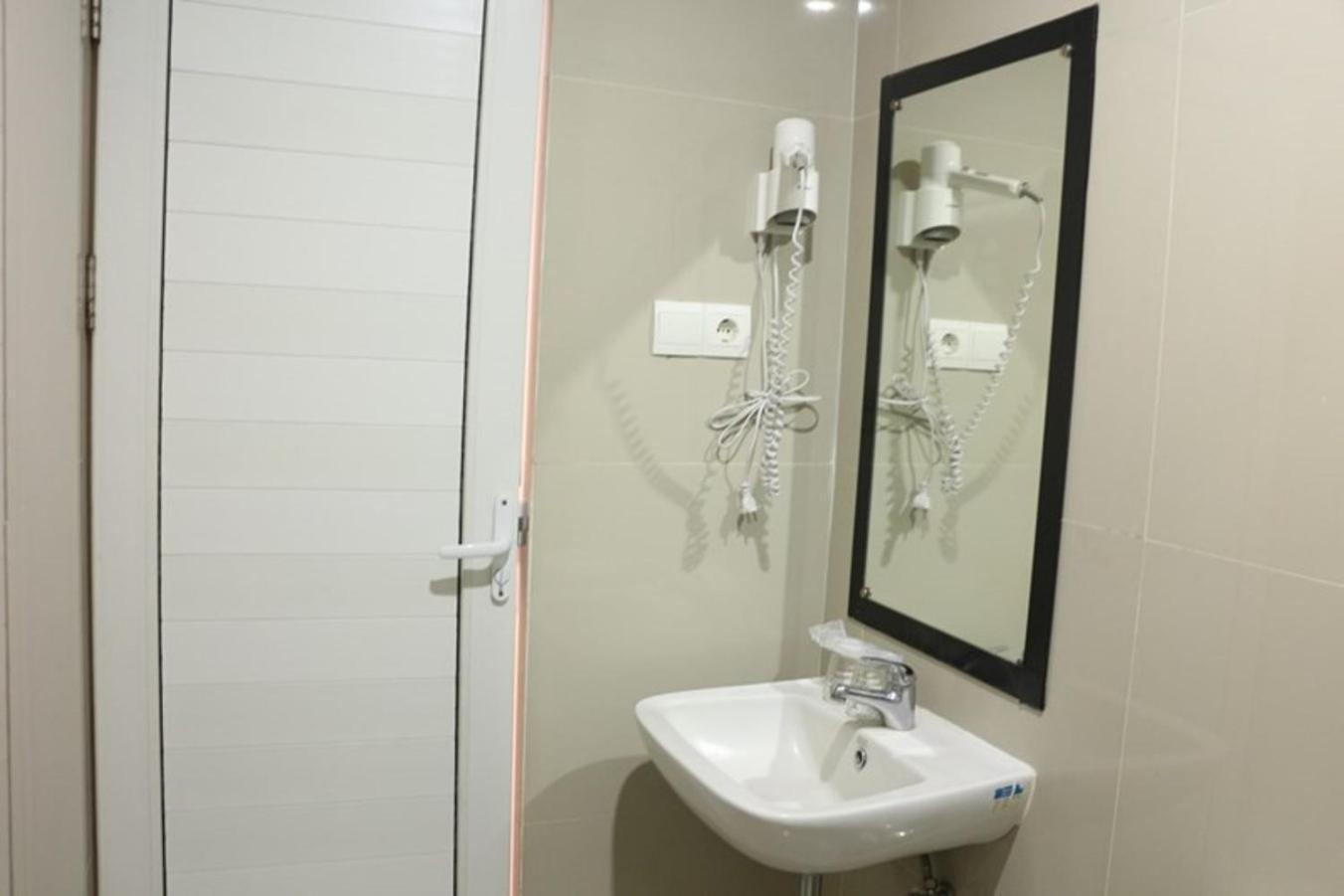 Crew Express Hotel Lubukpakam Eksteriør bilde